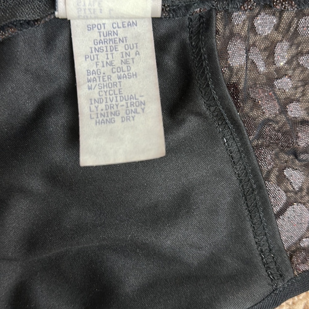 Vintage Tadashi Black Boat Neck with Beaded Lining back zip sleeveless top - Picture 11 of 13